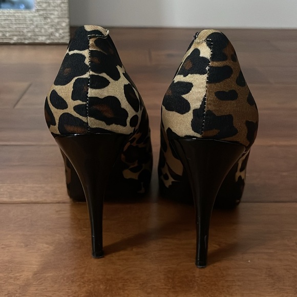 Jessica Simpson | Leopard Platform Heels - Picture 4 of 6